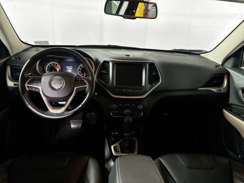 Used 2018 Jeep Cherokee Limited w/ Luxury Group image 12