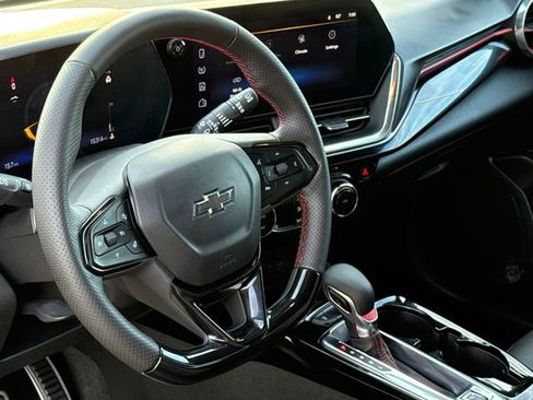 Used 2024 Chevrolet Trax RS w/ Sunroof Package FWD image 19