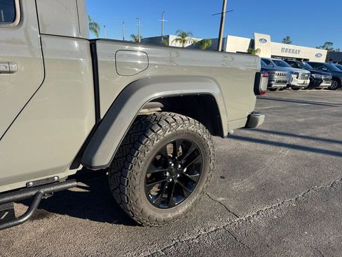 Used 2022 Jeep Gladiator Overland image 23