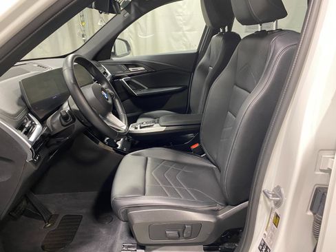 Used 2025 BMW X1 xDrive28i w/ Technology Package image 17