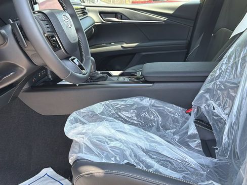 New 2026 Toyota Camry Hybrid FWD image 9