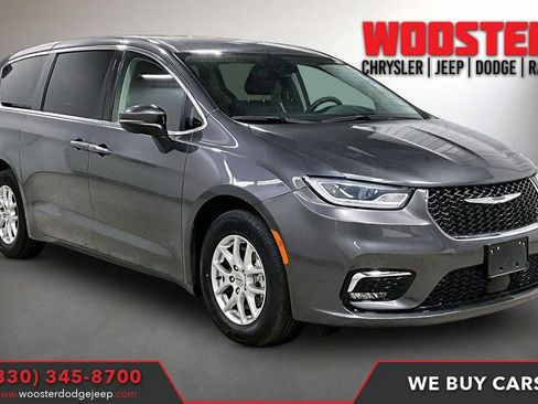 Used 2023 Chrysler Pacifica Touring-L image 1