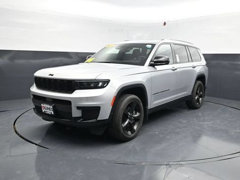 Used 2023 Jeep Grand Cherokee L Laredo AWD/4WD image 4