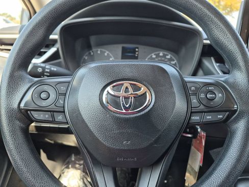 Used 2025 Toyota Corolla LE FWD image 19