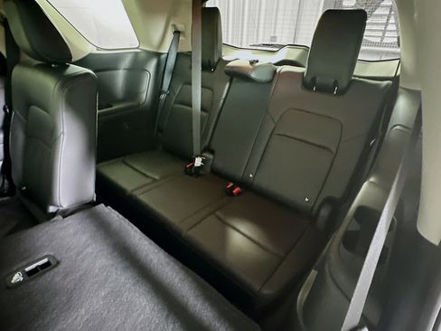 Used 2025 Nissan Pathfinder SL image 30