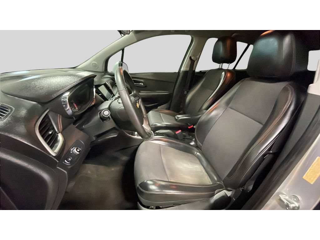 Used 2017 Chevrolet Trax LT w/ LT Convenience Package FWD image 12