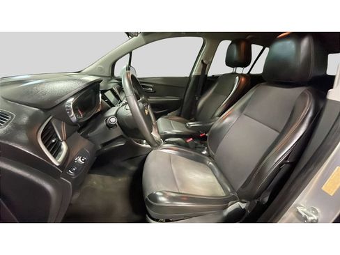 Used 2017 Chevrolet Trax LT w/ LT Convenience Package FWD image 12