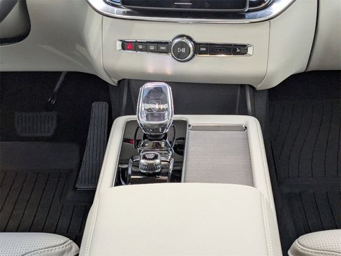 Certified 2026 Volvo XC90 B6 Ultra w/ Protection Package Premier image 9