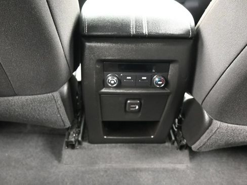 Used 2023 Chevrolet Traverse LT FWD image 39