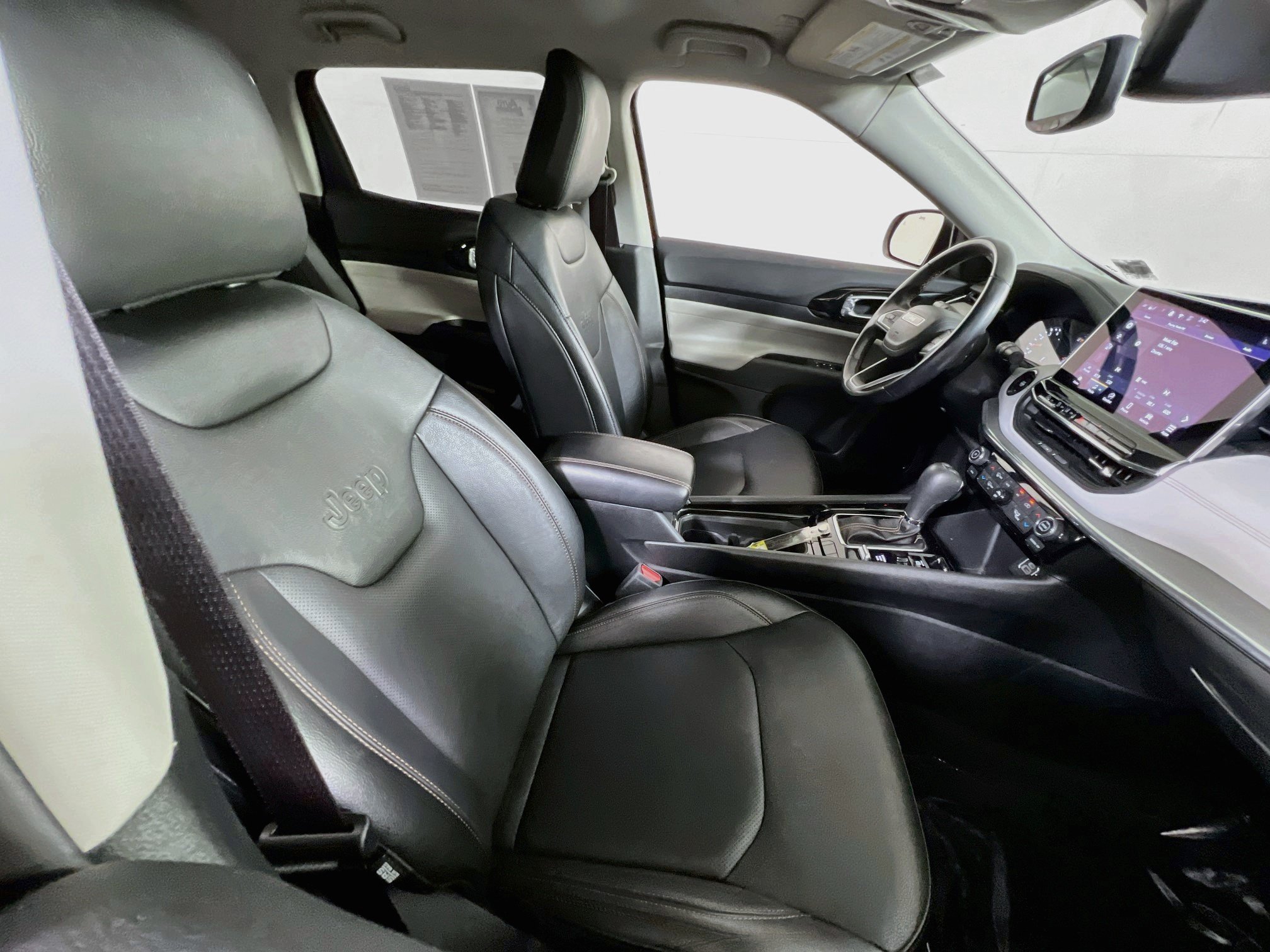 Used 2022 Jeep Compass Limited AWD/4WD image 25