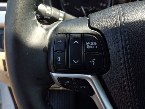 Used 2018 Toyota Highlander XLE AWD/4WD image 22