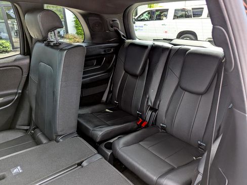 Used 2021 Mercedes-Benz GLB 250 4MATIC w/ Premium Package image 43