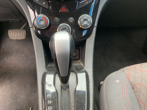 Used 2017 Chevrolet Sonic LT w/ Convenience Package FWD image 12