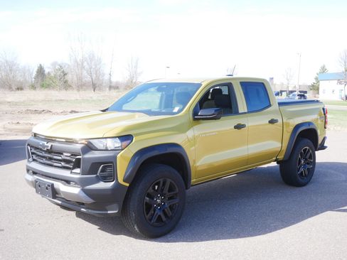 Used 2023 Chevrolet Colorado Trail Boss w/ Technology Package image 3