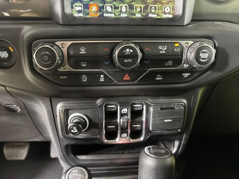 Used 2023 Jeep Wrangler Unlimited Sahara AWD/4WD image 17