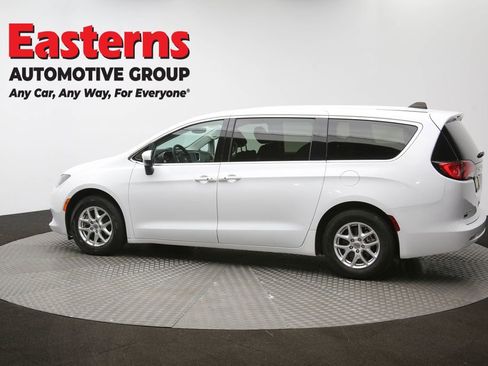 Used 2023 Chrysler Voyager LX image 61