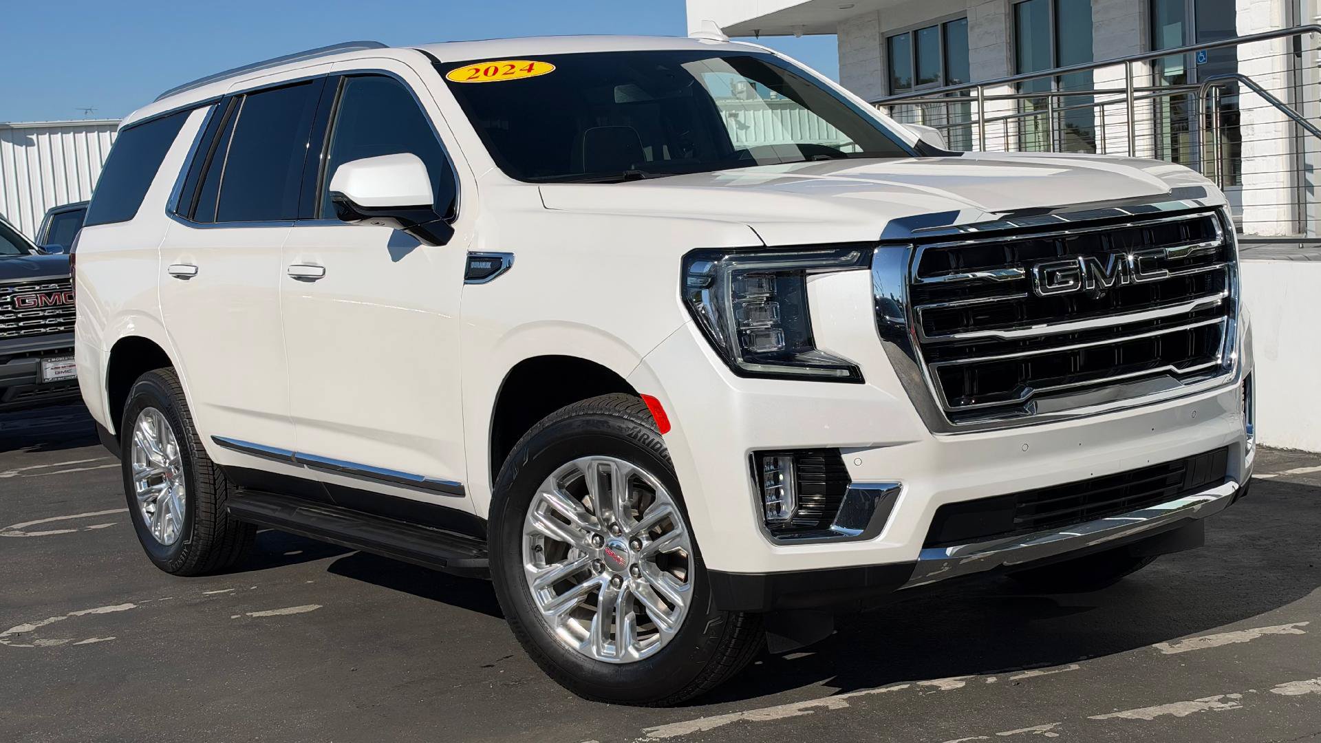 Used 2024 GMC Yukon SLT w/ SLT Premium Package AWD/4WD image 1