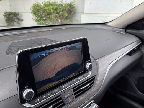 Used 2025 Nissan Altima 2.5 SV FWD image 24