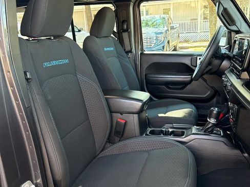 Used 2025 Jeep Wrangler Rubicon w/ Convenience Group image 15