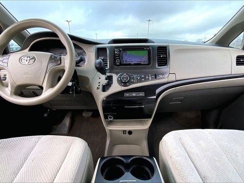 Used 2014 Toyota Sienna LE image 15