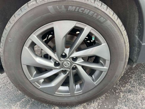 Used 2016 Nissan Rogue SL w/ SL Premium Package FWD image 11