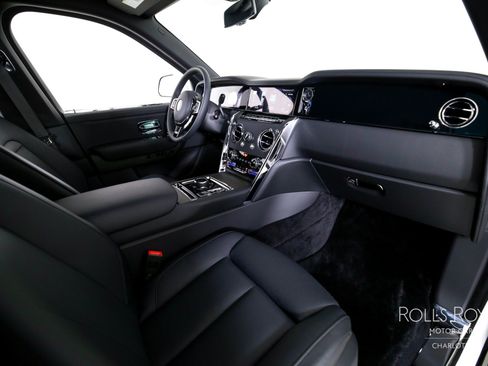 Used 2026 Rolls-Royce Cullinan AWD/4WD image 37