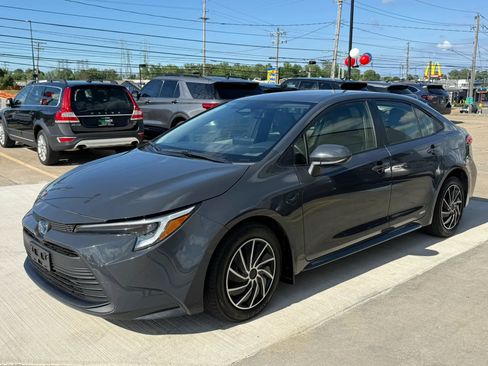 Used 2024 Toyota Corolla LE w/ LE Convenience Package AWD/4WD image 6