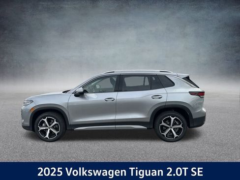 New 2025 Volkswagen Tiguan SE image 2