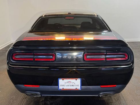 Used 2018 Dodge Challenger SXT image 5