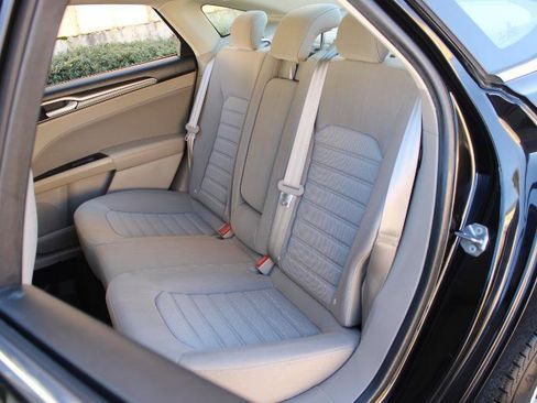 Used 2020 Ford Fusion SE FWD image 14