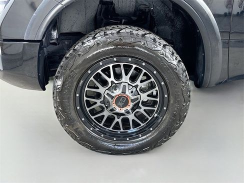 Used 2021 Nissan Titan PRO-4X w/ Pro-4x Convenience Package image 8