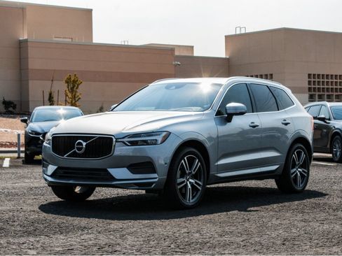 Used 2018 Volvo XC60 T5 Momentum w/ Convenience Package AWD/4WD image 1