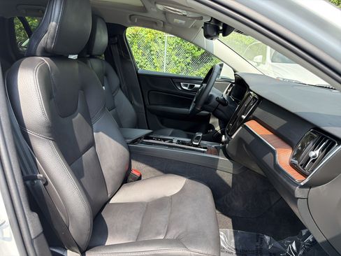 Certified 2024 Volvo V60 B5 Cross Country Plus w/ Protection Package Premier AWD/4WD image 34