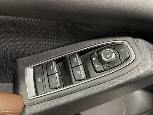 Used 2023 Subaru Ascent Touring w/ Popular Package #2A image 9