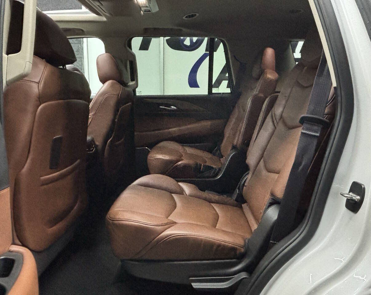 Used 2016 Cadillac Escalade Premium AWD/4WD image 30