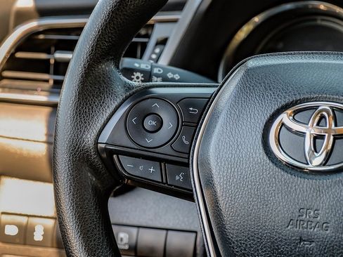 Used 2020 Toyota Camry LE image 19