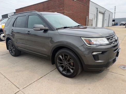 Used 2018 Ford Explorer XLT w/ Equipment Group 202A AWD/4WD image 5