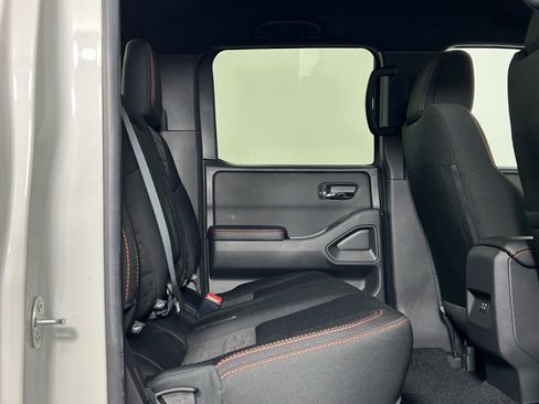 Used 2025 Nissan Frontier PRO-4X image 13
