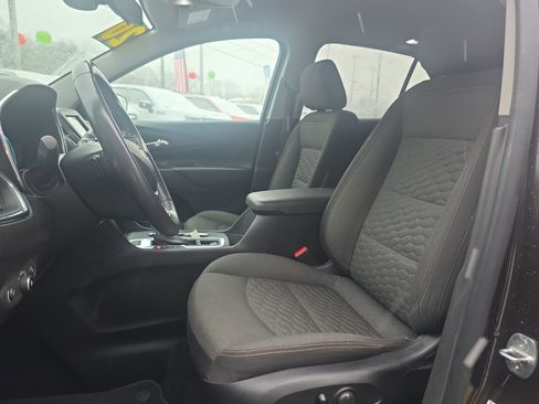 Used 2020 Chevrolet Equinox LT image 2