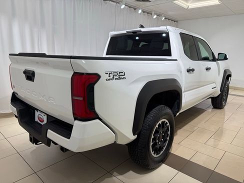 Certified 2025 Toyota Tacoma TRD Off-Road image 5