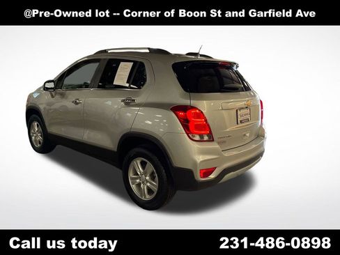 Used 2018 Chevrolet Trax LT w/ LT Convenience Package AWD/4WD image 3