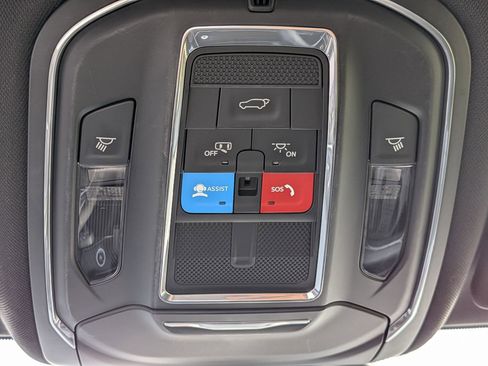 Used 2023 Jeep Grand Cherokee L Laredo image 24