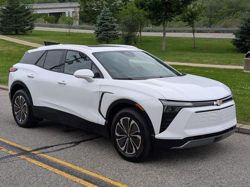 Used 2024 Chevrolet Blazer EV LT AWD/4WD image 4
