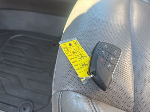 Used 2021 GMC Yukon SLT w/ SLT Luxury Plus Package image 40