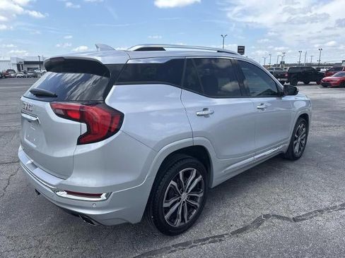 Used 2020 GMC Terrain Denali w/ Denali Premium Package FWD image 4
