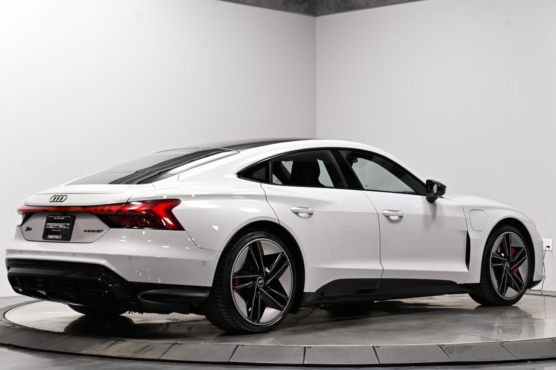Used 2022 Audi RS e-tron GT w/ Year 1 Package AWD/4WD image 34