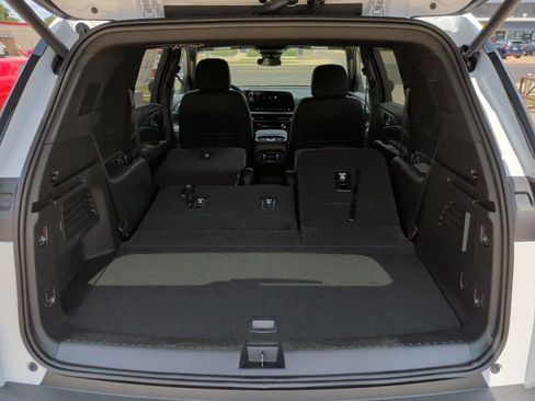 New 2026 Chevrolet Traverse LT w/ Midnight/Sport Edition FWD image 41