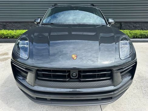 Certified 2025 Porsche Macan AWD/4WD image 8