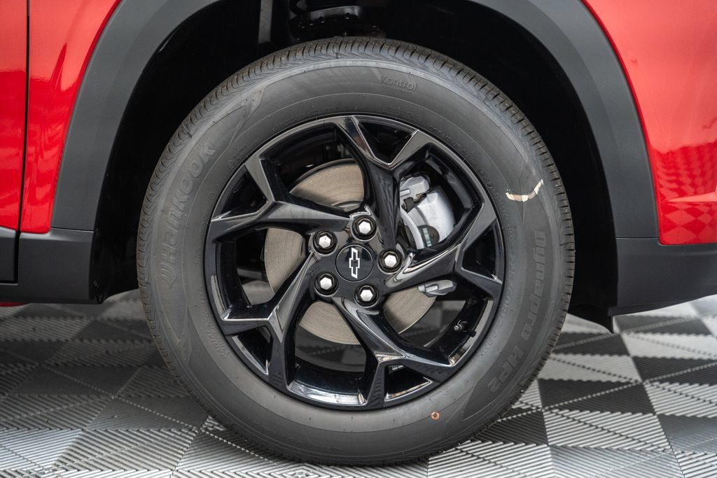 New 2026 Chevrolet Trax LT w/ Sunroof Package FWD image 16