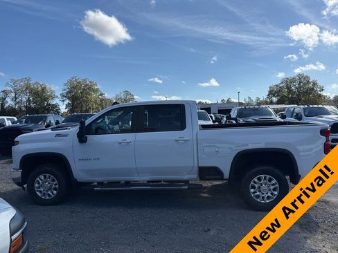 Used 2024 Chevrolet Silverado 2500 LT image 2